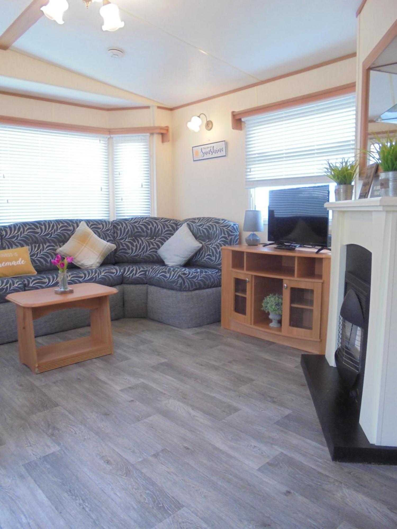 Modern 2 Bedroom Static Caravan - Lyons Kingsley Holiday Park - Pensarn, Abergele - Pet Friendly Exterior foto