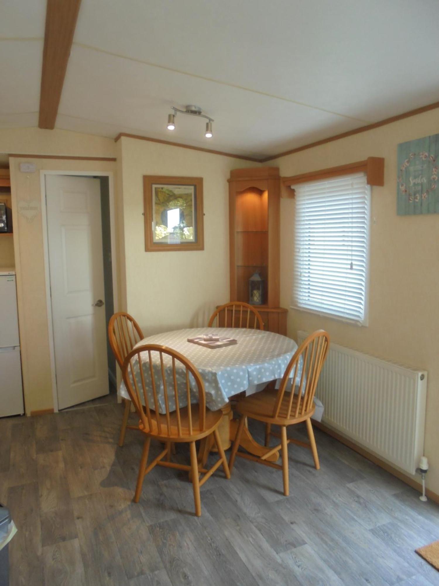 Modern 2 Bedroom Static Caravan - Lyons Kingsley Holiday Park - Pensarn, Abergele - Pet Friendly Exterior foto
