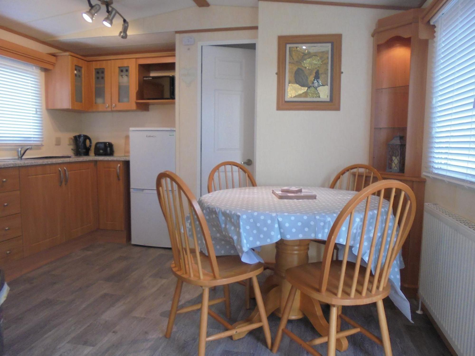 Modern 2 Bedroom Static Caravan - Lyons Kingsley Holiday Park - Pensarn, Abergele - Pet Friendly Exterior foto